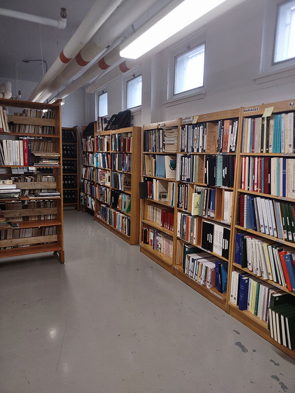 Local de la Société historique de Rivière-du-Loup, bibliothèque